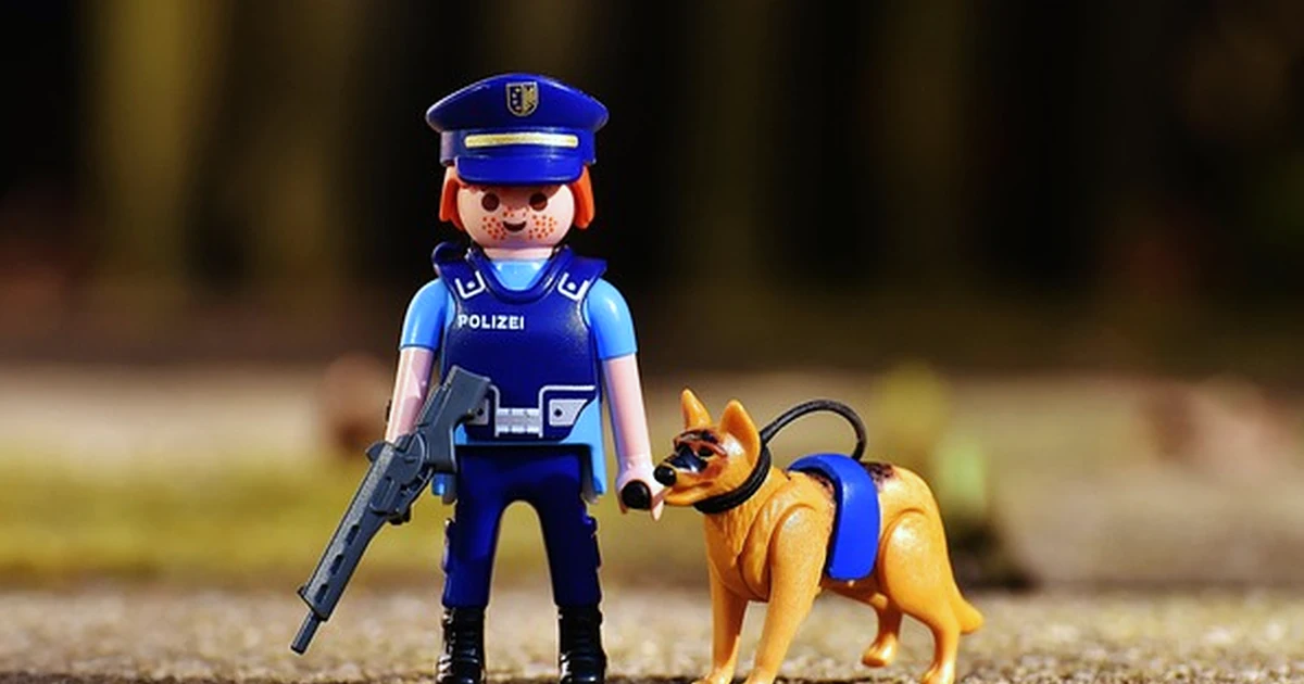En Policía, «Certificados» no sirve para tus huellas